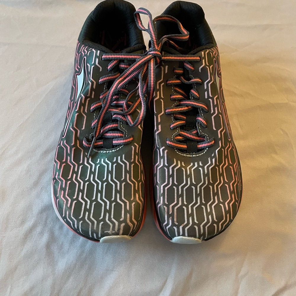 NWOT - Altra IQ Running Shoes